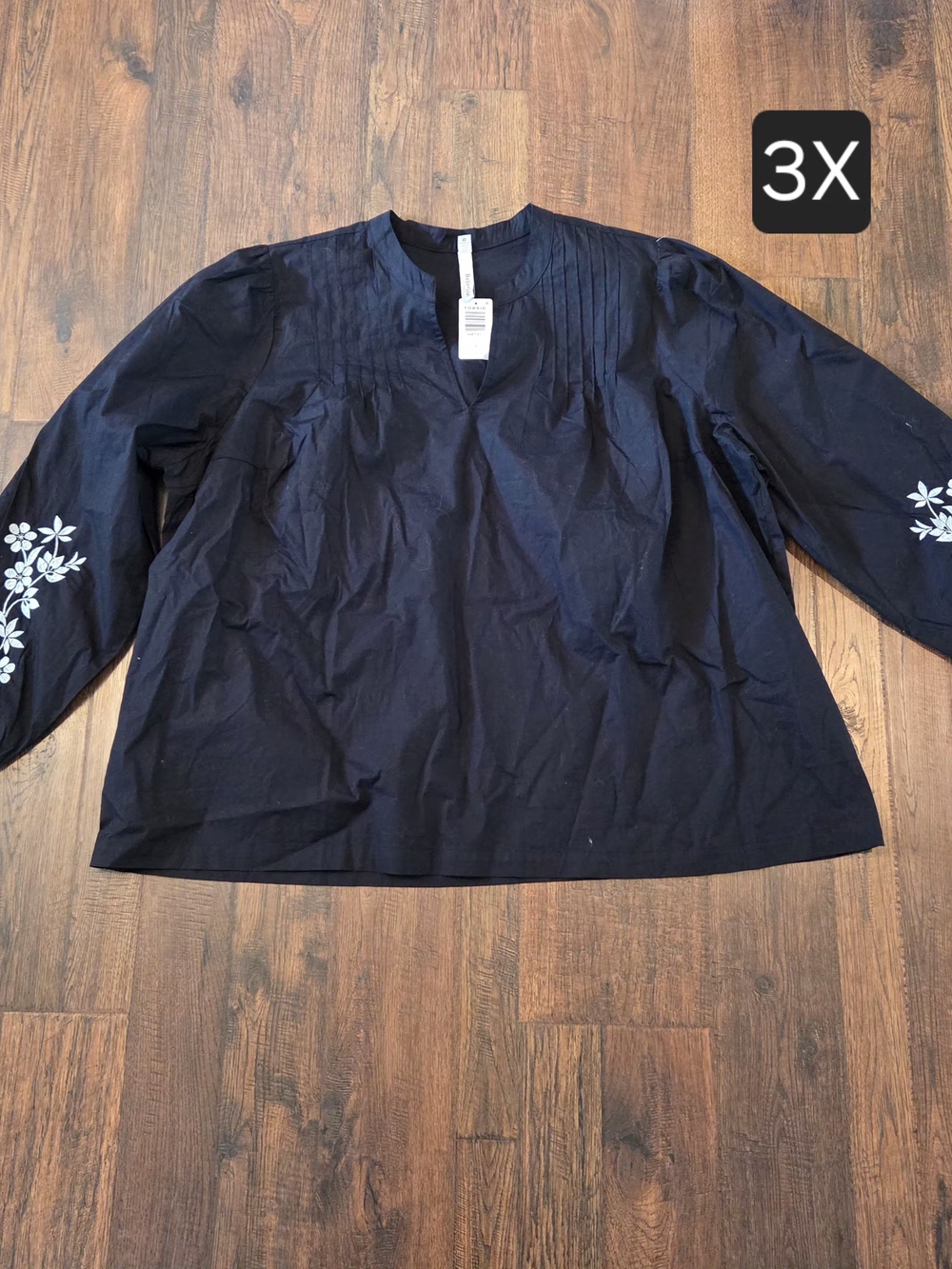 TORRID BELLE ISLE Embroidered Sleeve Top Women's 3X NWT  Black And White